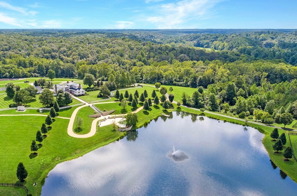 LVMH CEO's onetime Virginia home for sale includes former Budweiser  Clydesdales